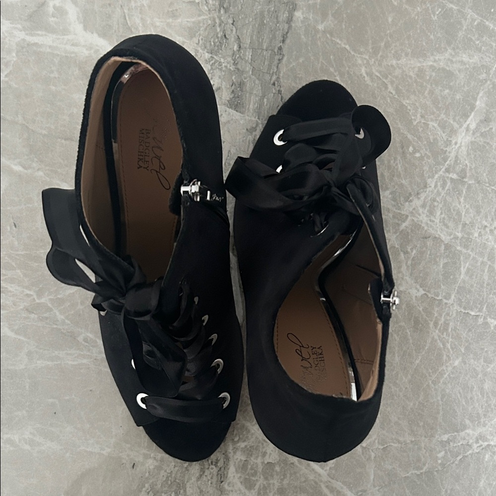 Jewel Badgley Mischka Black Flats with Ribbon Accent